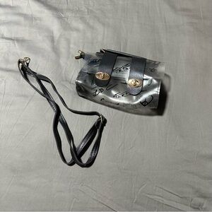 Crossbody bag with removable strap